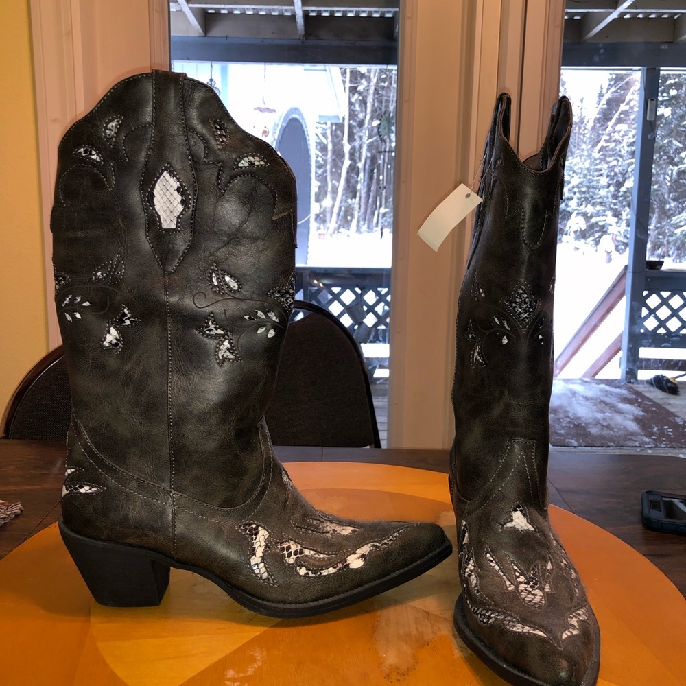 Never been worn Roper Cowboy Boots